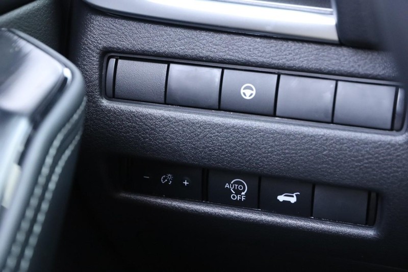 Nissan Rogue Vehicle Image 21