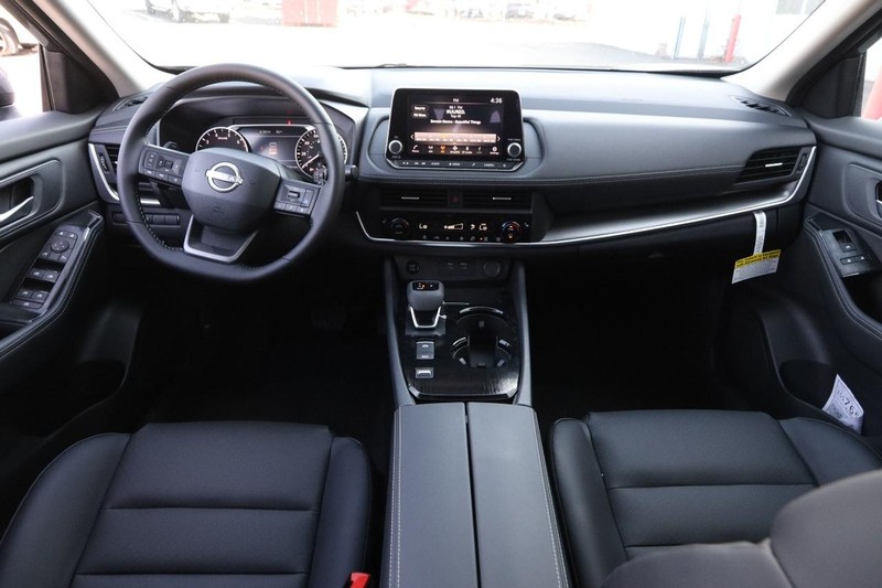 Nissan Rogue Vehicle Image 22