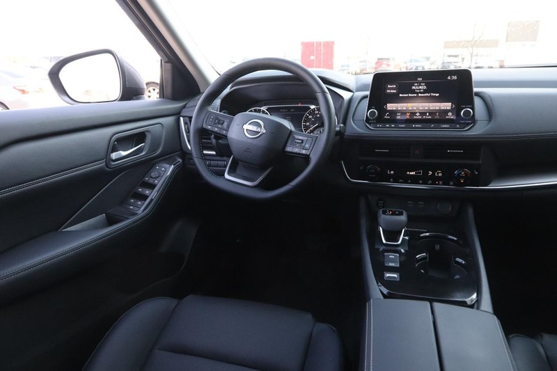 Nissan Rogue Vehicle Image 23