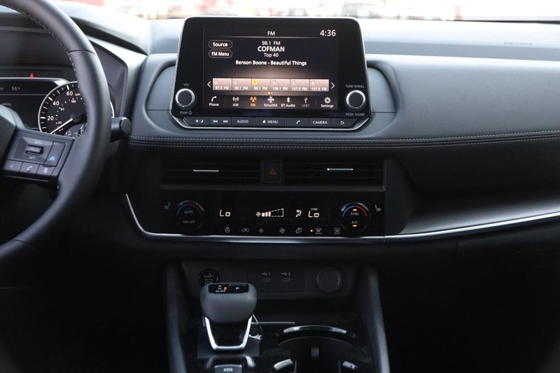 Nissan Rogue Vehicle Image 25