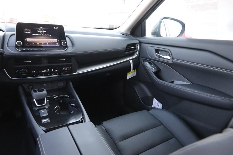 Nissan Rogue Vehicle Image 26