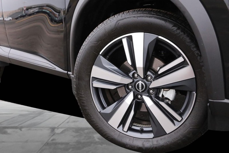 Nissan Rogue Vehicle Image 03