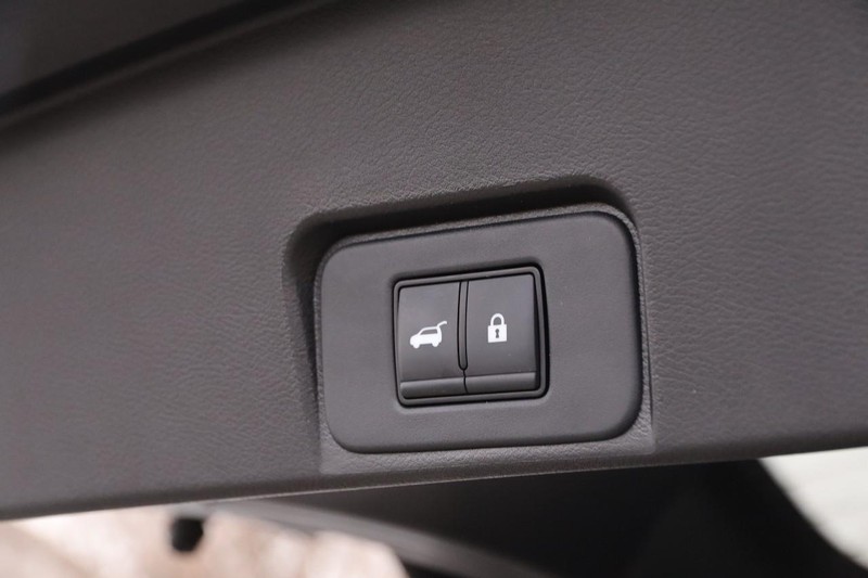 Nissan Rogue Vehicle Image 08