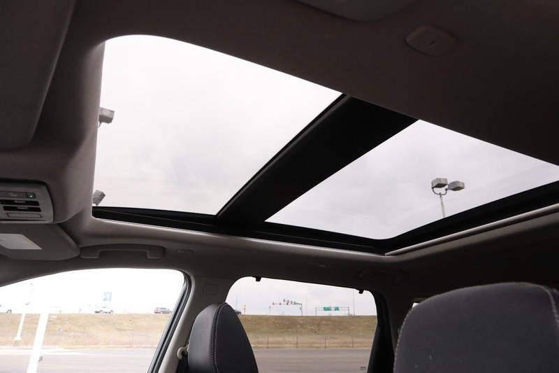 Nissan Rogue Vehicle Image 09