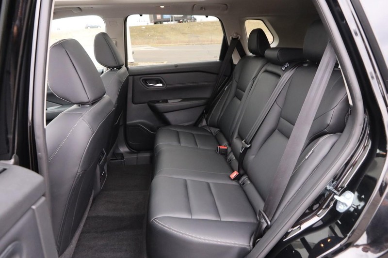 Nissan Rogue Vehicle Image 11