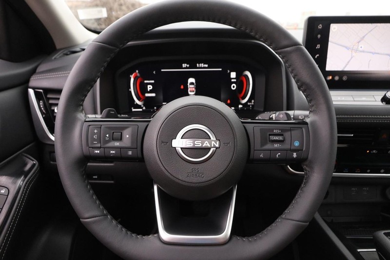 Nissan Rogue Vehicle Image 12