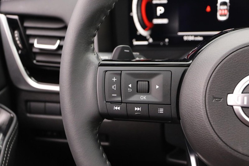 Nissan Rogue Vehicle Image 13