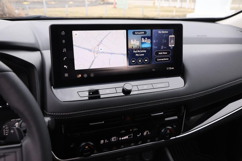 Nissan Rogue Vehicle Image 16