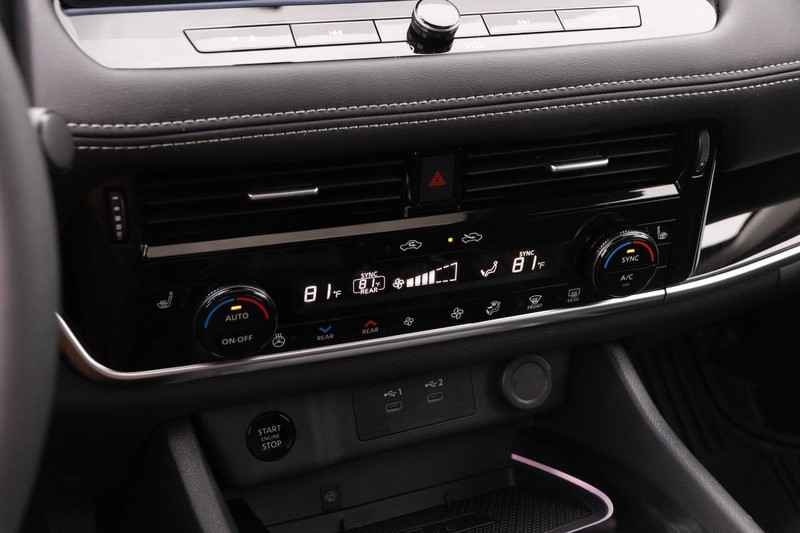Nissan Rogue Vehicle Image 18