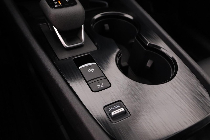 Nissan Rogue Vehicle Image 19