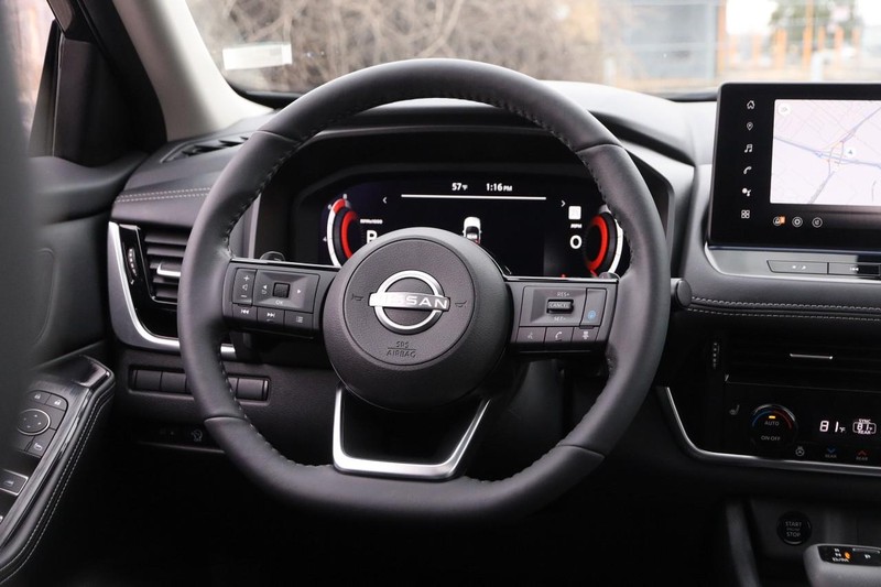 Nissan Rogue Vehicle Image 23