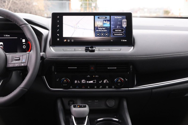 Nissan Rogue Vehicle Image 24