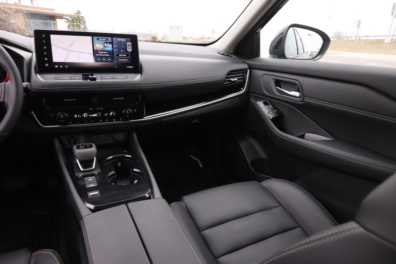 Nissan Rogue Vehicle Image 25