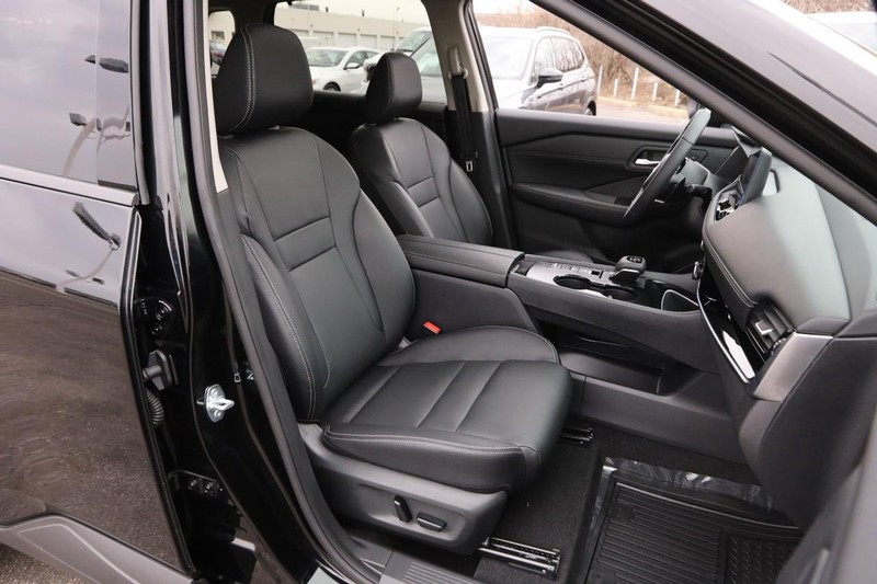 Nissan Rogue Vehicle Image 26