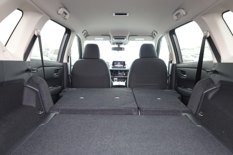 Nissan Rogue Vehicle Image 08