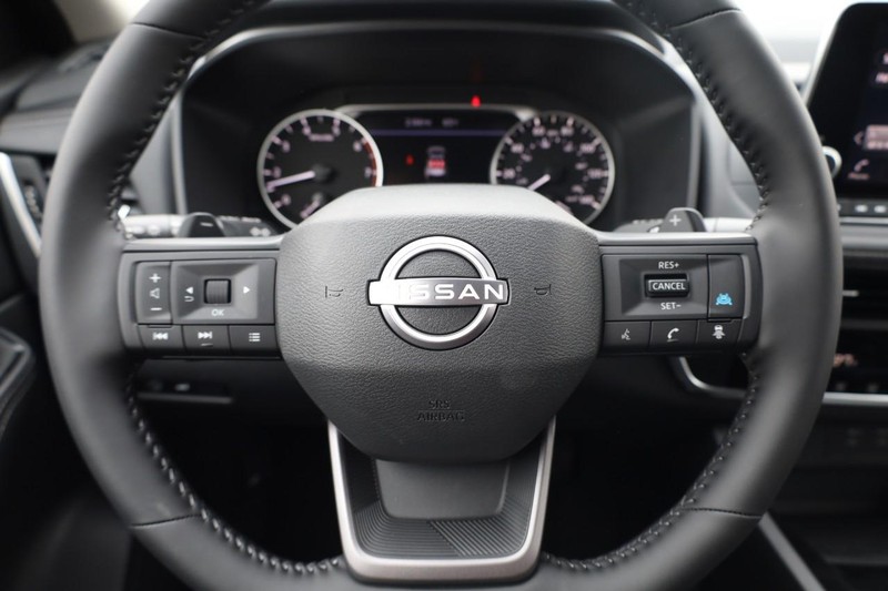 Nissan Rogue Vehicle Image 09