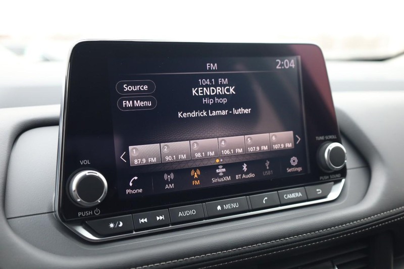 Nissan Rogue Vehicle Image 11