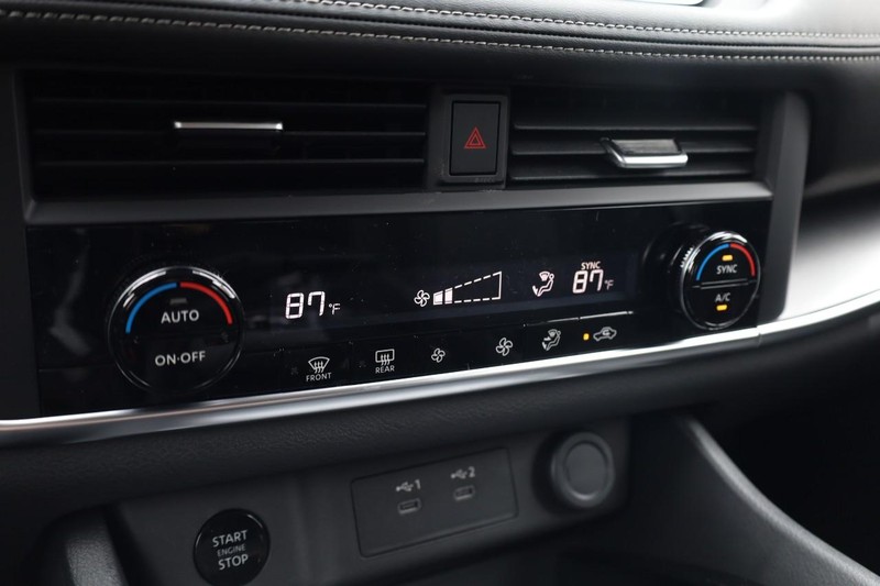Nissan Rogue Vehicle Image 14