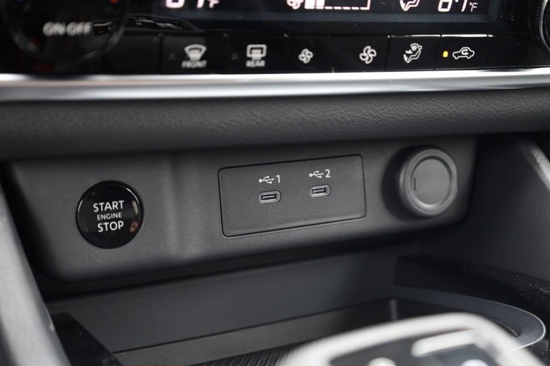 Nissan Rogue Vehicle Image 15