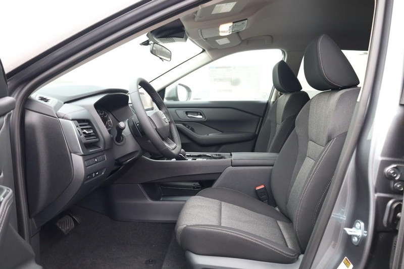Nissan Rogue Vehicle Image 20