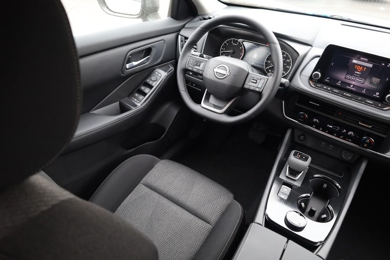 Nissan Rogue Vehicle Image 24