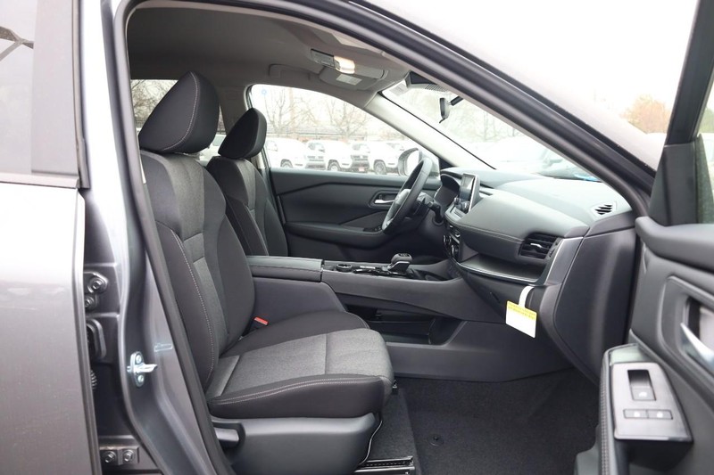 Nissan Rogue Vehicle Image 25