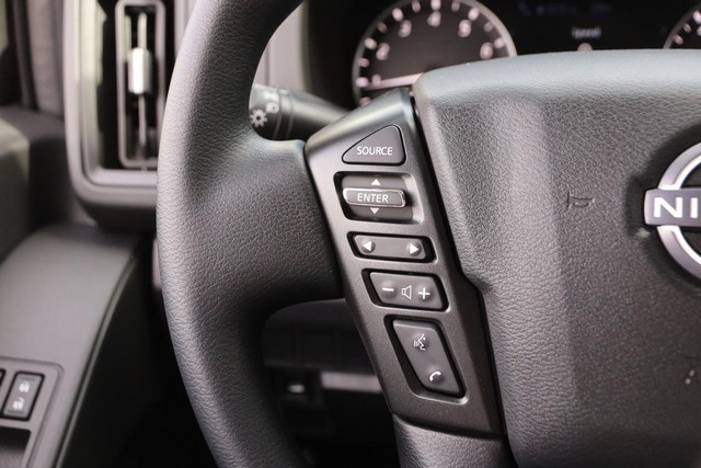 Nissan Frontier Vehicle Image 11