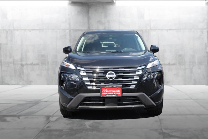Nissan Rogue Vehicle Image 04
