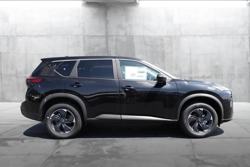 Nissan Rogue Vehicle Image 05