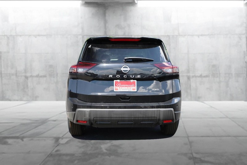 Nissan Rogue Vehicle Image 06
