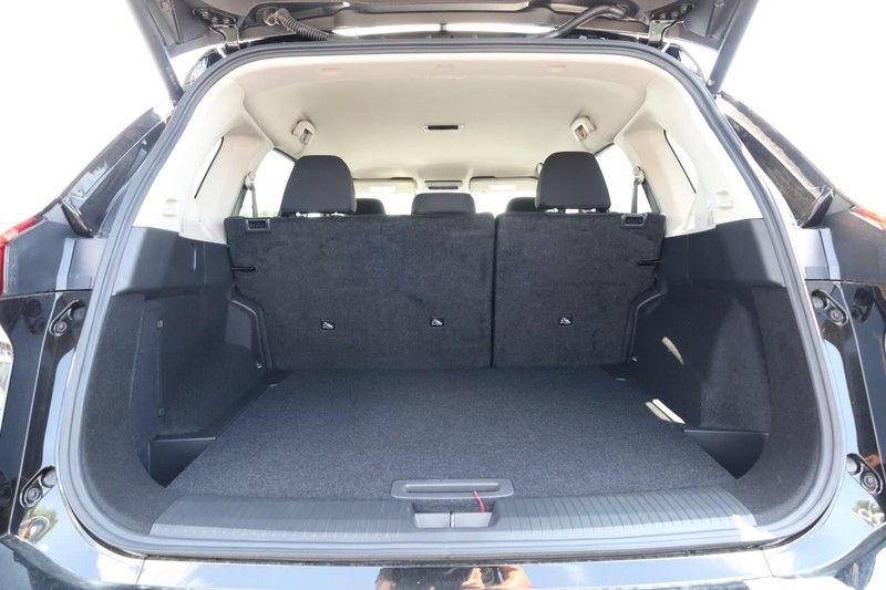 Nissan Rogue Vehicle Image 07