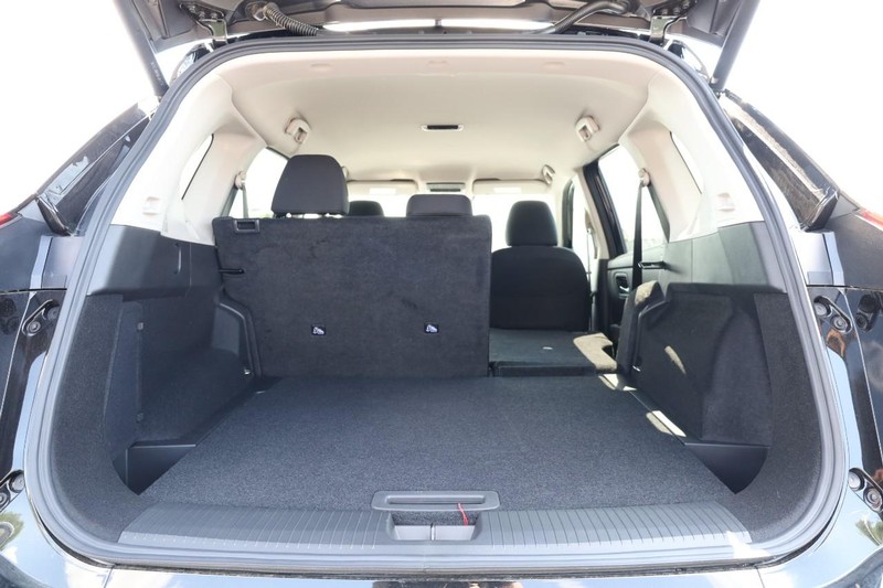 Nissan Rogue Vehicle Image 08