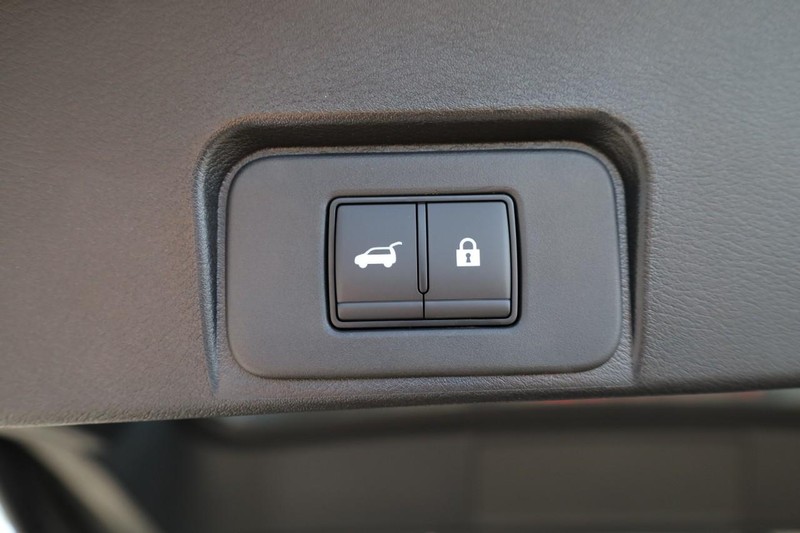 Nissan Rogue Vehicle Image 10