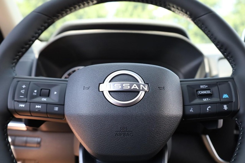 Nissan Rogue Vehicle Image 12