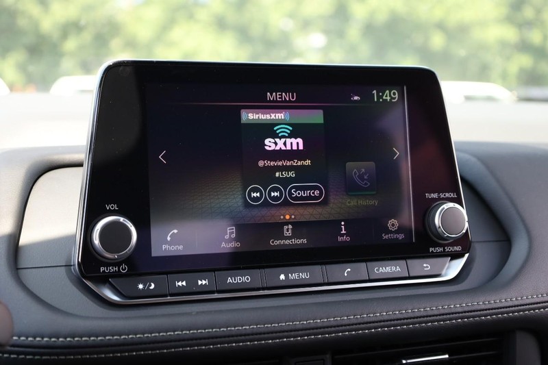 Nissan Rogue Vehicle Image 14