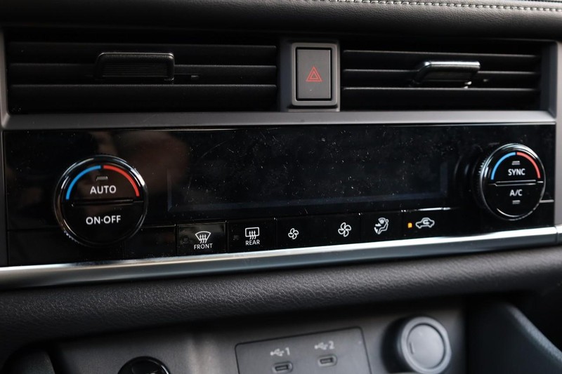Nissan Rogue Vehicle Image 16