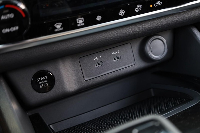 Nissan Rogue Vehicle Image 17