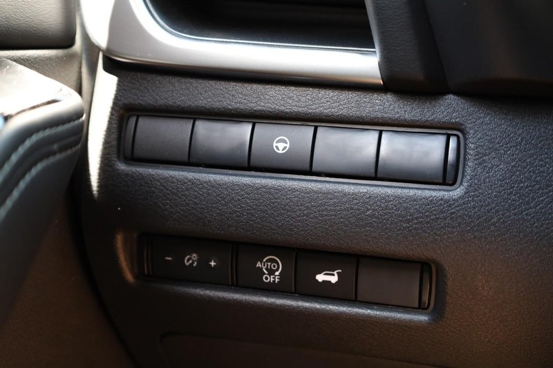 Nissan Rogue Vehicle Image 21