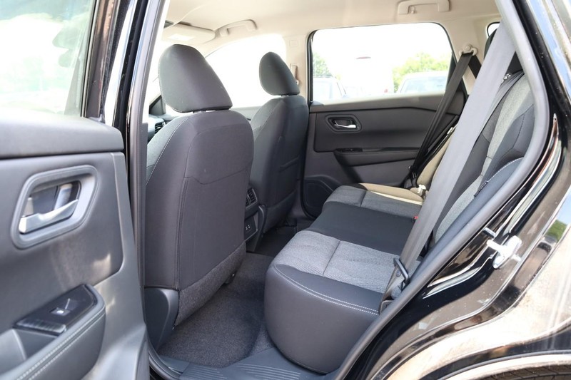 Nissan Rogue Vehicle Image 23