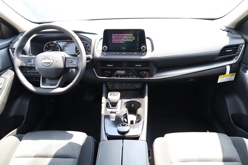 Nissan Rogue Vehicle Image 25