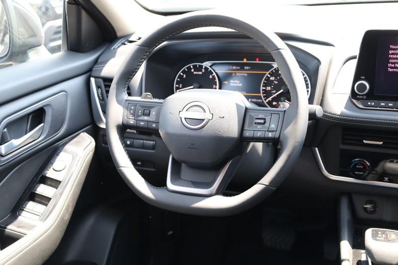 Nissan Rogue Vehicle Image 26