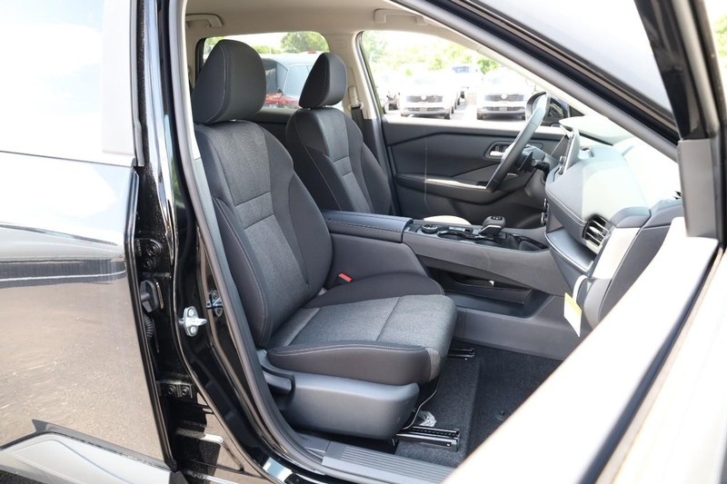 Nissan Rogue Vehicle Image 27