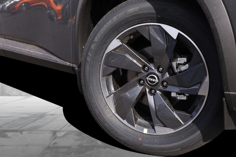 Nissan Rogue Vehicle Image 03