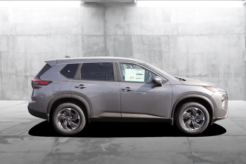 Nissan Rogue Vehicle Image 05
