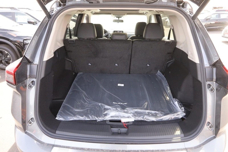 Nissan Rogue Vehicle Image 07