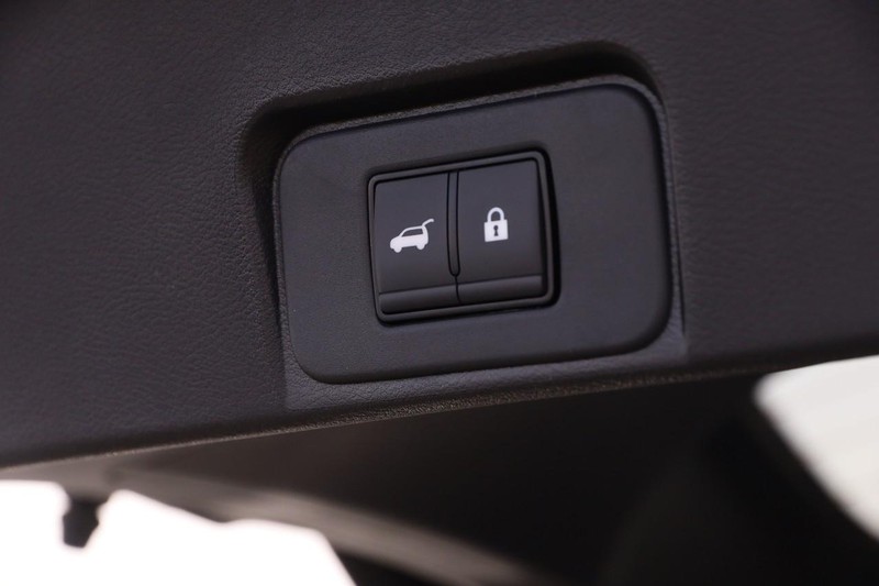 Nissan Rogue Vehicle Image 08