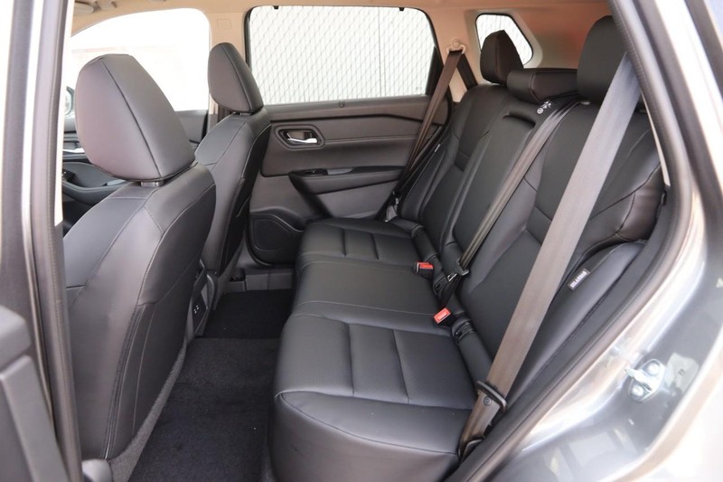 Nissan Rogue Vehicle Image 11