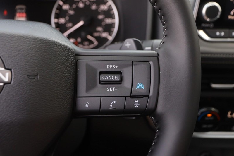 Nissan Rogue Vehicle Image 14