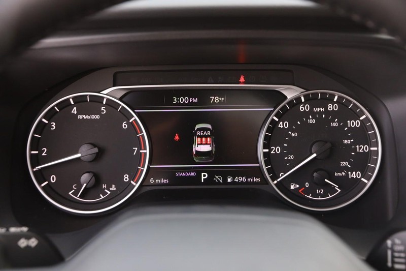 Nissan Rogue Vehicle Image 15