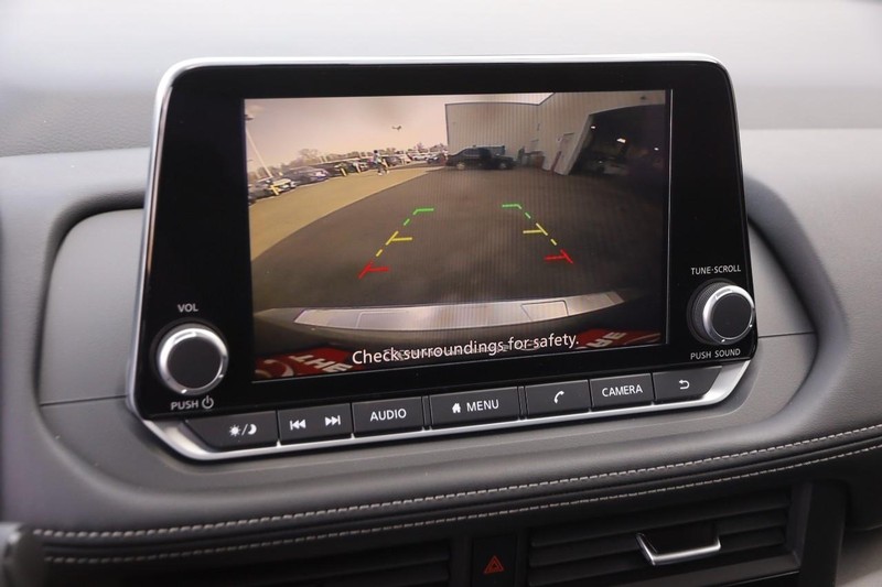 Nissan Rogue Vehicle Image 17